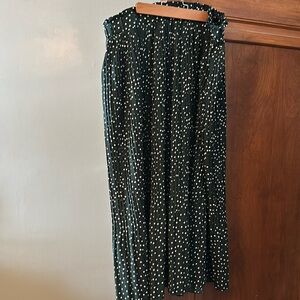 3X forest green elastic waist skirt. NWT